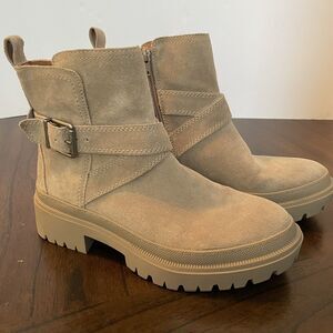 LUCKY BRAND Boots Sz 8.5 Elyton Suede Zip Buckle Crossover Chunky Lug Sole